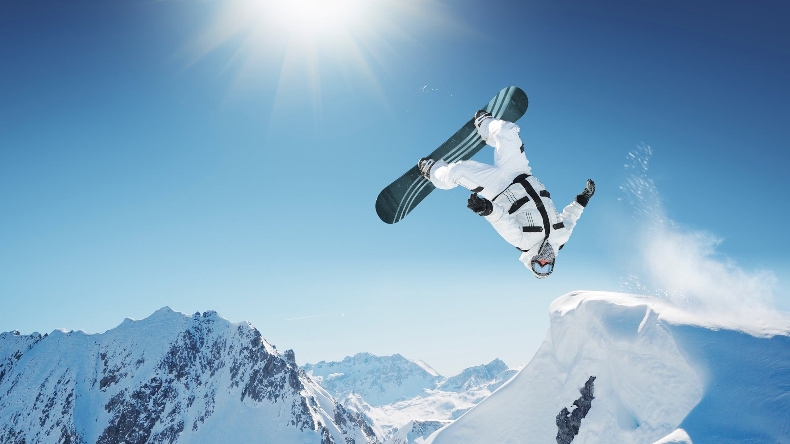 “极限漂移：高速弯道中的速度与美学”，弯道漂移超车